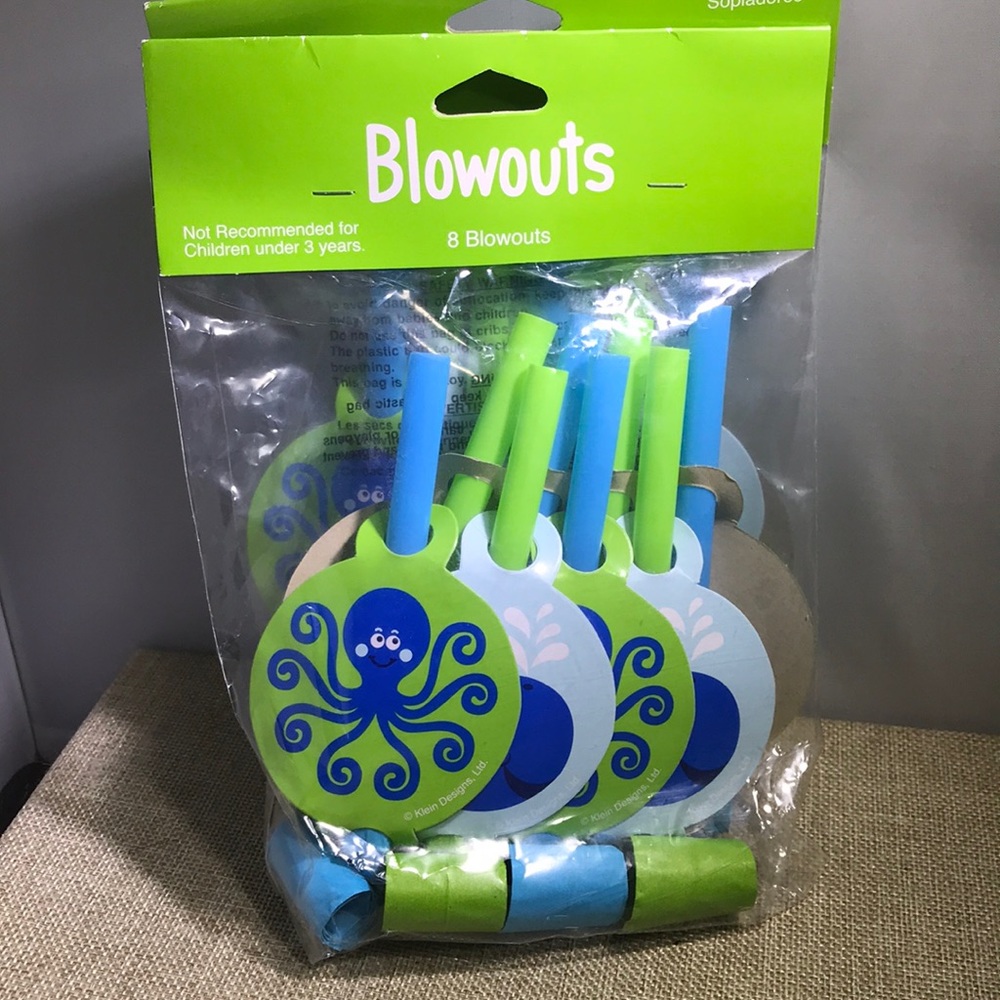 8 party Blowouts Soufflets